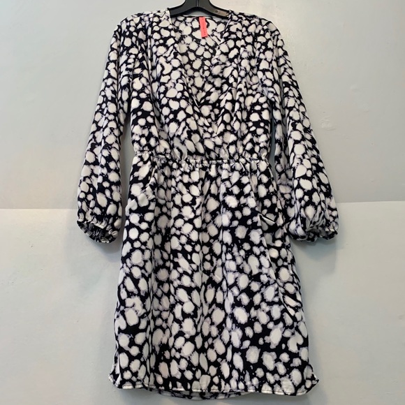 Eight Sixty Dresses & Skirts - NEW Eight Sixty Dress Small